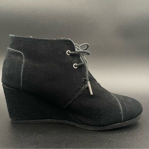 Toms Women’s Desert Wedge Ankle Boots Black Suede Lace Up Size 8.5